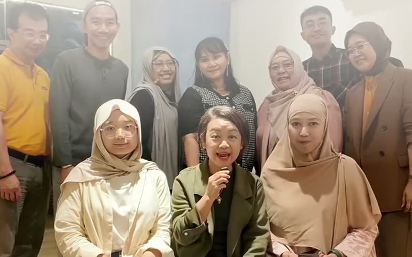 Foto bersama peserta dan fasilitator AI Workflow Studio for Trainer, Coach & Mentor di B-Rew Origin, Pancoran