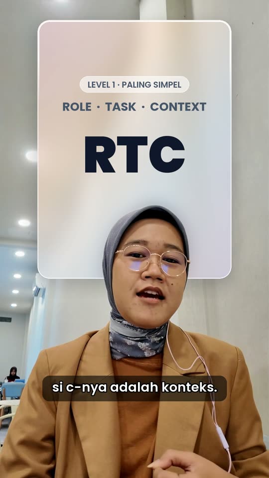 Sesudah diedit: kartu glass RTC di belakang kepala dan caption